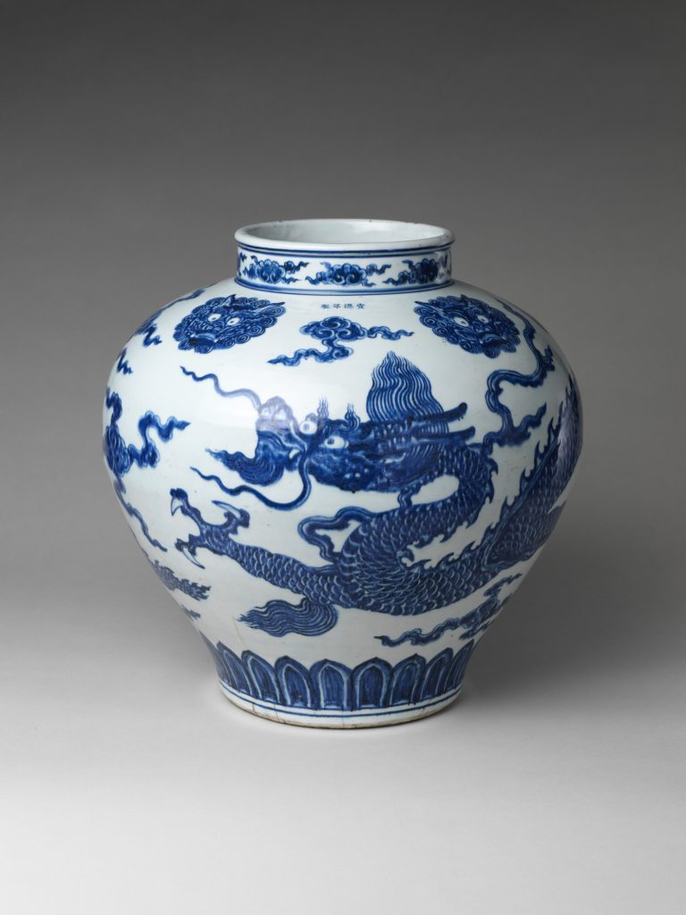 Ming dynasty jar with dragon, blue and white porcelain