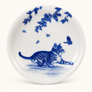 Blue-and-white cat and butterfly plate, longevity motif, Jingdezhen