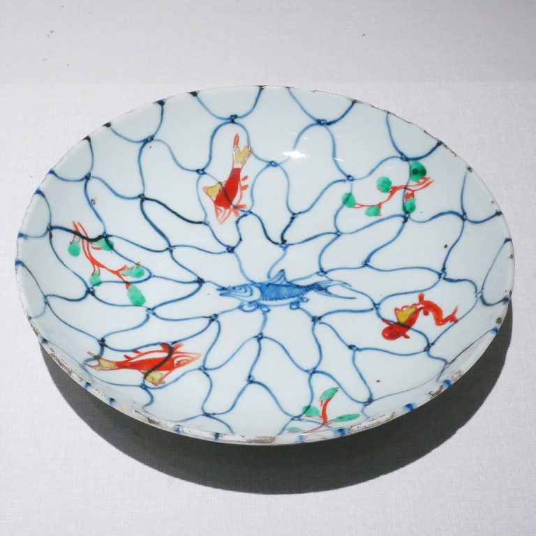 Wucai five-colour dish with fish and waterweed